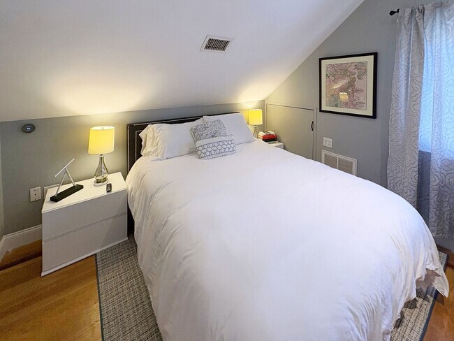 Foto del edificio - 247 Savin Hill Ave
