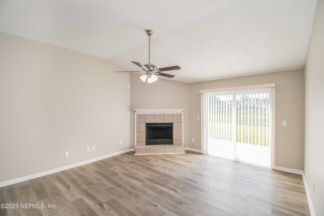 Foto del edificio - 542 Ashcroft Landing Dr