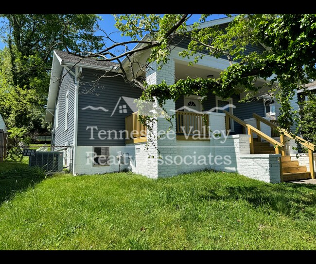 Building Photo - NEWLY RENOVATED with HISTORIC CHARM 2 bed/...