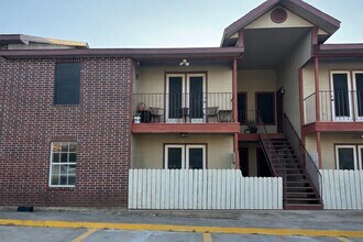 Building Photo - 1111 Shiloh Dr