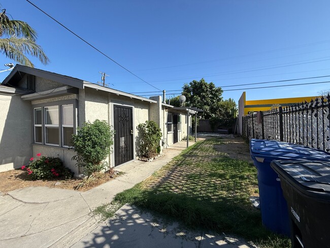 Building Photo - 2764 Southern Ave