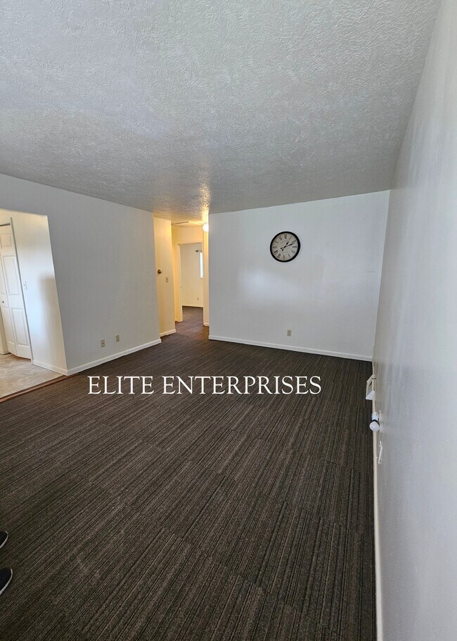 Foto del edificio - 2213 W Reservoir Blvd
