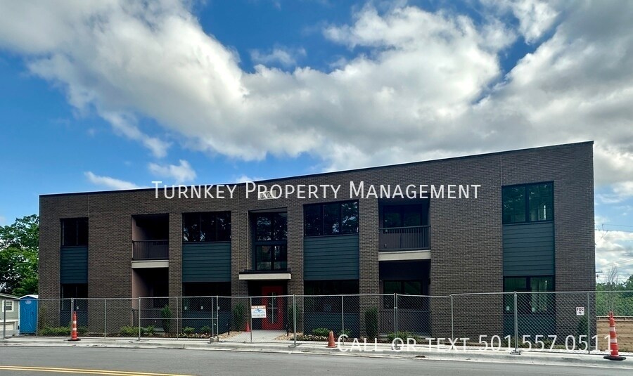 Primary Photo - 3223 Kavanaugh Blvd