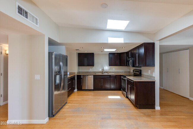 Foto del edificio - 3707 E Laurel Ln