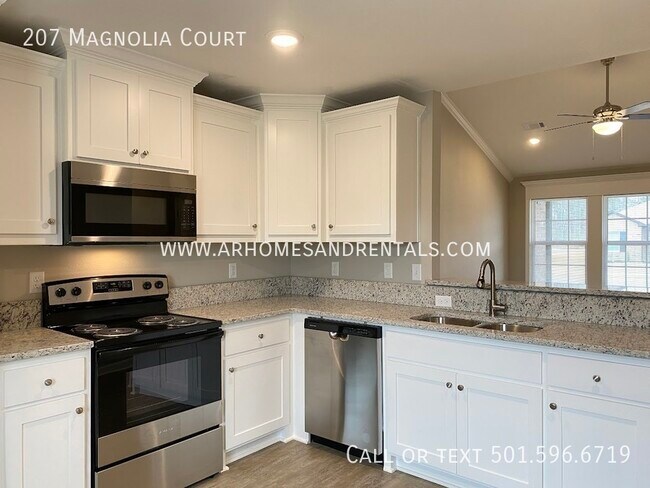 Foto del edificio - 207 Magnolia Court | $1695 | 3 beds, 2 ful...