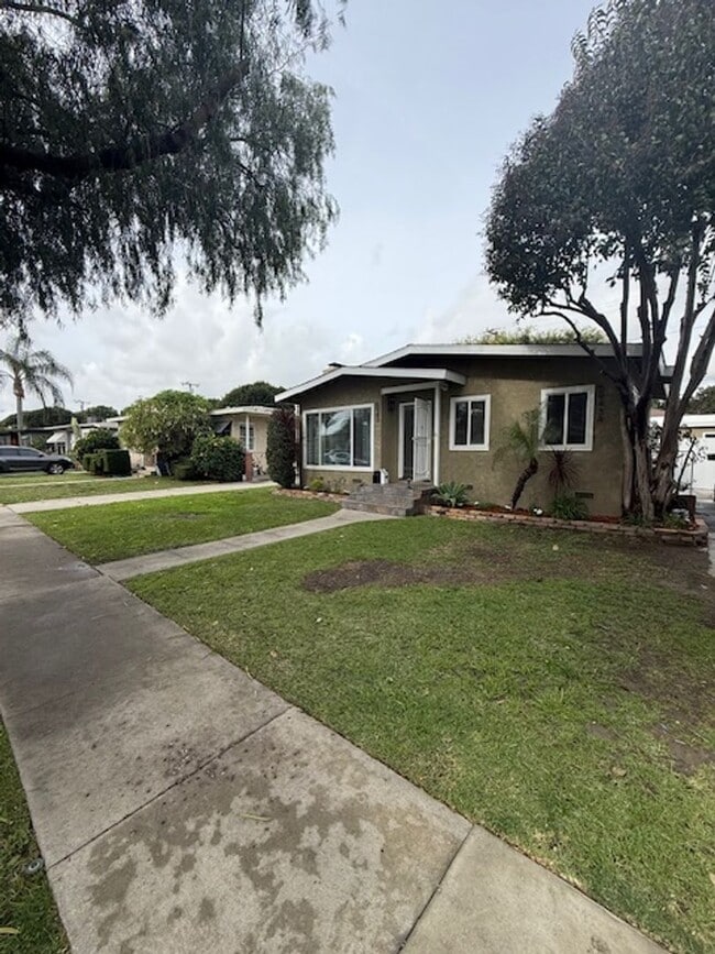 Building Photo - BRAND NEW 2 BEDROOM / 1 BATHROOM ADU READY TO BE MOVED IN