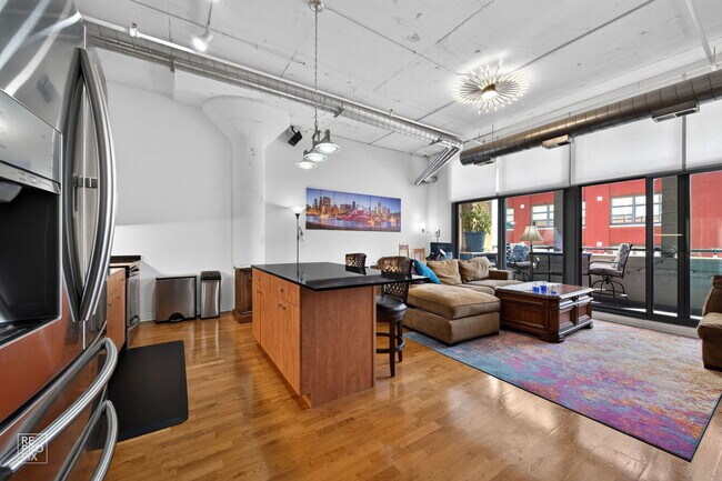 Foto del edificio - 565 W Quincy St