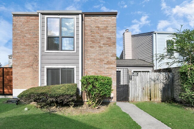 Foto del edificio - 8573 Wilcrest Dr