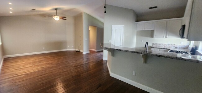 Foto del edificio - 9704 Portland Rose Ave