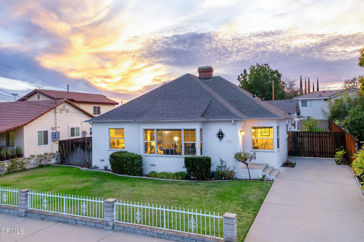 Primary Photo - 6741 Temple City Blvd