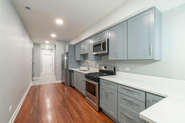 Building Photo - 23 W Hubbard St