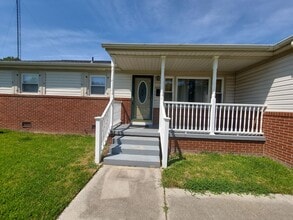 Building Photo - 5456 Shadowwood Dr