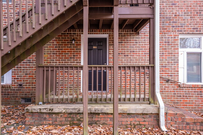 Building Photo - 800 Lullwater Rd.