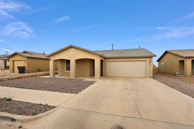 Building Photo - 717 Nuevo Desierto Dr