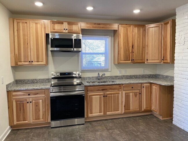 Foto del edificio - Newly Renovated 2-3 Bed, 1 bath home locat...