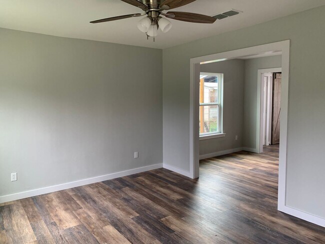 Foto del edificio - 2 br, 1 bath House - 610 Caddo Street