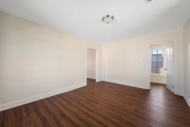 BR1 - 212 N George St