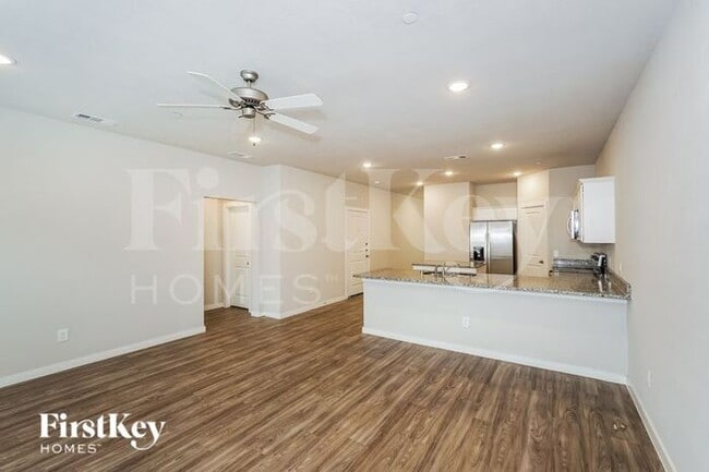 Building Photo - 602 Ava Trl