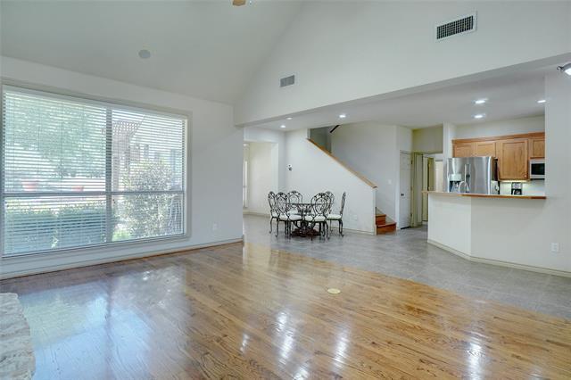 Building Photo - 15060 Golf Dr