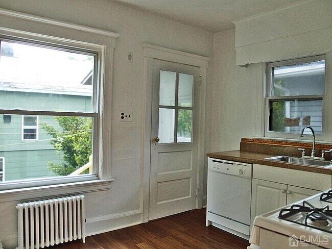 2nd Entrance from Kitchen - 224 N 4th Ave