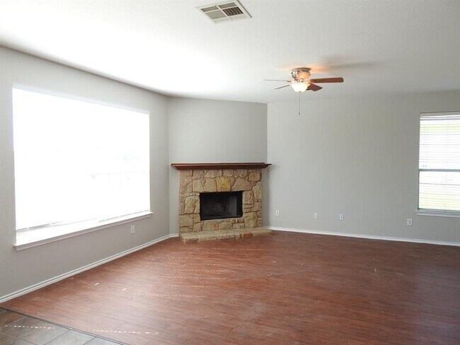 Building Photo - 235 Loon Lake Dr