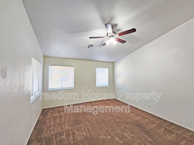 Foto del edificio - 2321 E Calvada Blvd