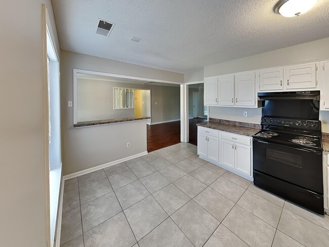 Building Photo - 6623 Cherry Bark Dr