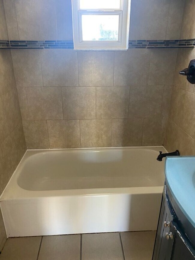 Foto del edificio - 2 Bed 1 Bath Home | Single Car Garage | Pet Friendly with Fenced Yard | Washer Dryer Hook Ups | S...