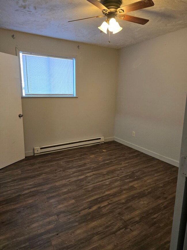 Building Photo - Knoxville 37917 - 1 bedroom, 1 bath apartm...