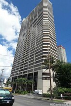 Building Photo - 2499 Kapiolani Blvd