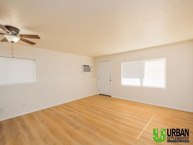 Building Photo - Upriver Dr. 3531-3533 E