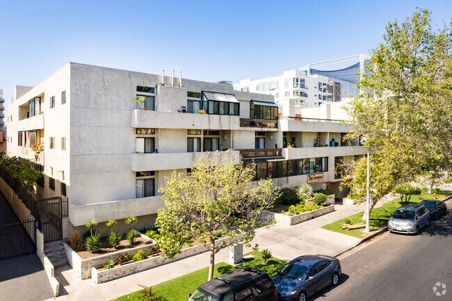 729 S Hobart Blvd. - 729 S Hobart Blvd