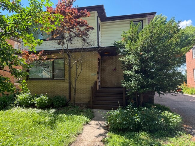 Building Photo - 2138 E Johnson St