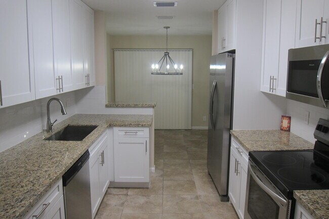 Building Photo - 1517 Woodbridge Lakes Cir