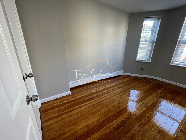 Building Photo - 65 Shawmut St