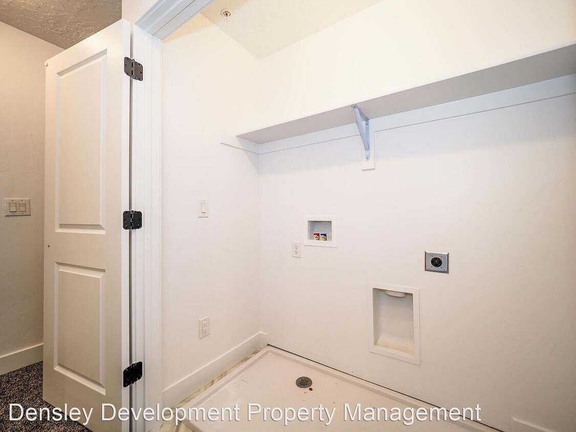 3 br, 2.5 bath House 4208 CORAL PINK CT House Rental in Riverton, UT