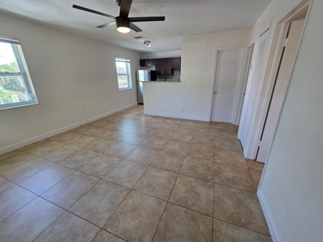 Foto del edificio - 720 NE 2nd St