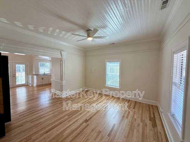 Foto del edificio - 1605 Thompson St