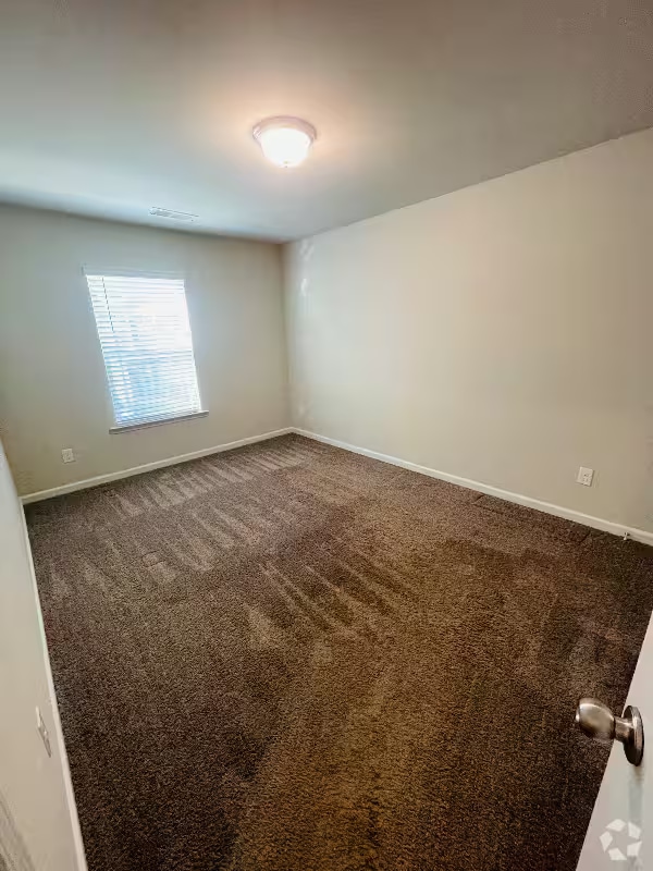 Building Photo - 5203 Upper Elm St