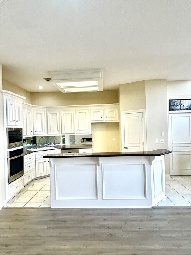 Foto del edificio - 807 Kipp Ave