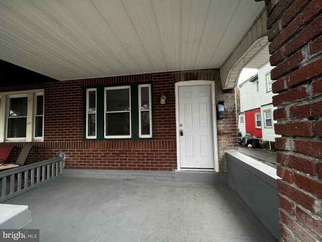 Building Photo - 314 Gardner Ave