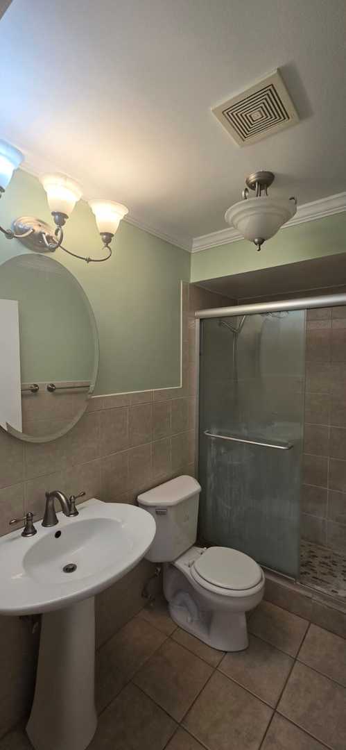 Building Photo - 4746 N Paulina St