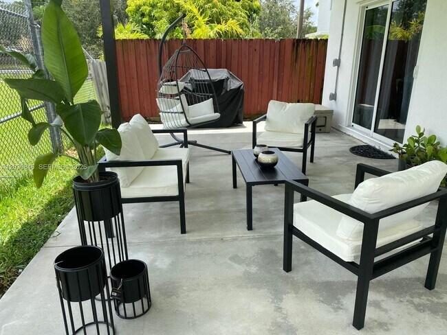 Foto del edificio - 8121 SW 136th Pl