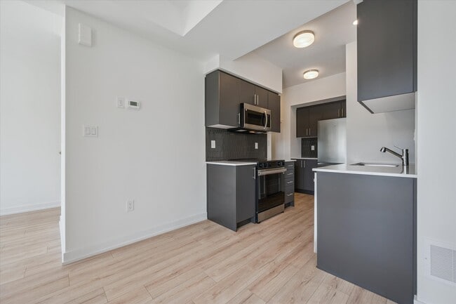 Building Photo - 950 St David St N