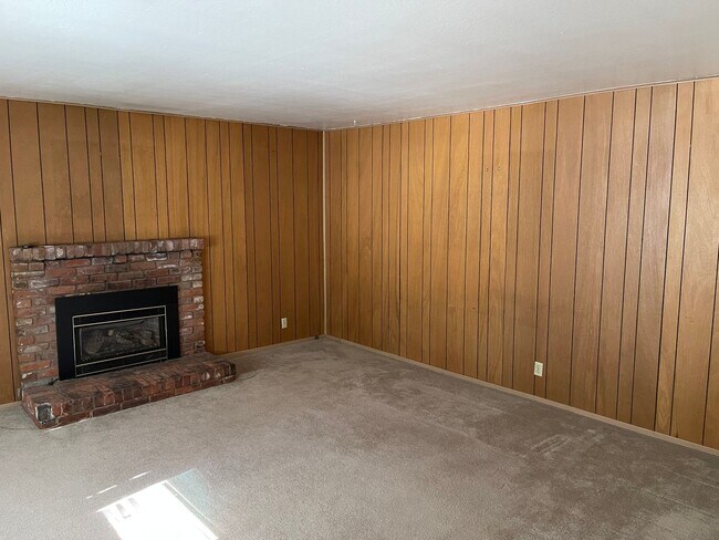 Building Photo - One level home with one car garage