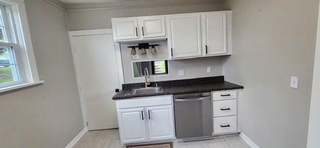 Building Photo - 524 Tannehill St