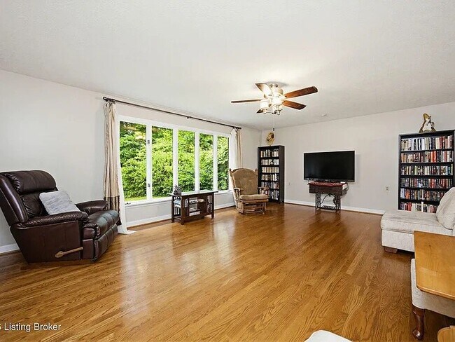 Building Photo - 165 Mayapple Ln