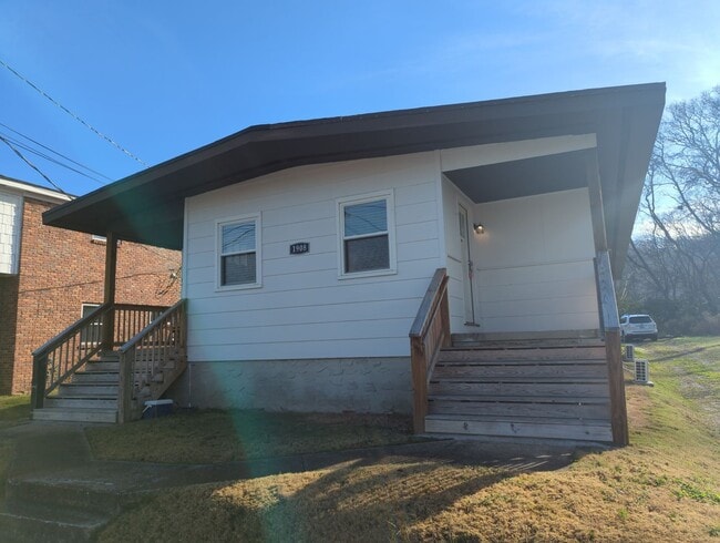 Building Photo - 1908 S Watkins St