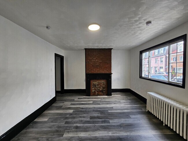 Foto del edificio - Fully Updated 3 bedroom 1 bath house for rent in the South Side Flats