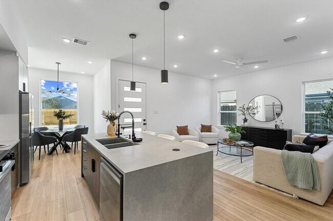 Foto del edificio - 8320 Williamsdell St